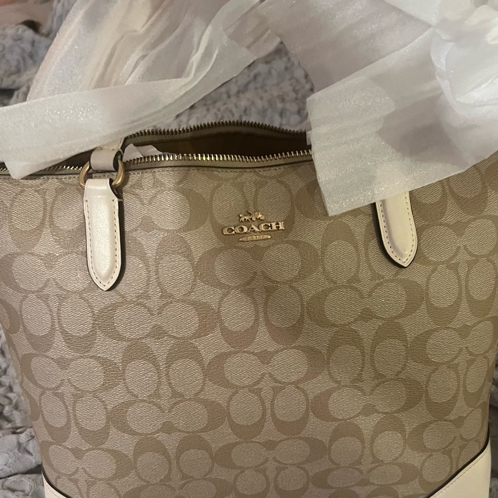 Coach City Tote Khaki and chalk